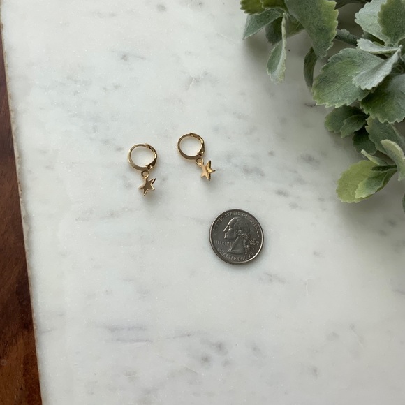 The Kerstin - Mini Star Hoop Earrings - Picture 4 of 4